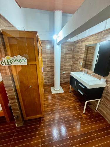 a bathroom with a tub and a sink in it at Hotel El Bosque Valledupar in Valledupar