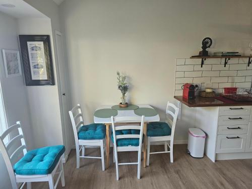 Una cocina o cocineta en Relax and enjoy the North Shore
