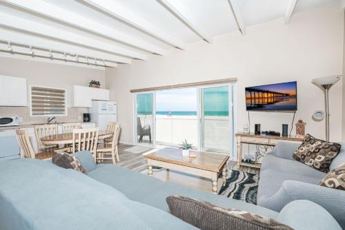 Dapur atau dapur kecil di 3Br Oceanfront In Desirable Location At Excellent Value By Beachview Rentals