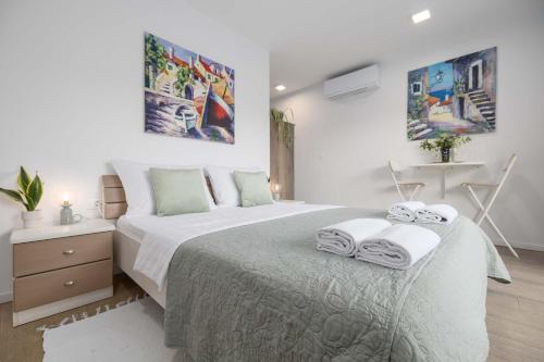 Ένα ή περισσότερα κρεβάτια σε δωμάτιο στο Studio Apartment Rosa Krk