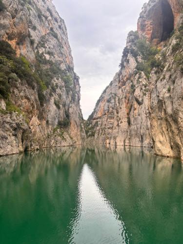 a lake in a canyon with a reflection in the water at Apartament Vall d'Àger III in Ager