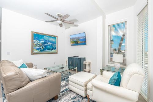 Imagen de la galería de Remodeled 2Br Oceanfront W Spacious Patio & Stunning Views By Beachview Rentals, en Newport Beach