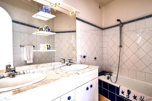 Phòng tắm tại Villa Sainte Maxime by Villa Plus