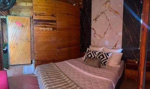 Postel nebo postele na pokoji v ubytování Chiki luki