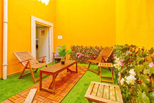Central flat with garden