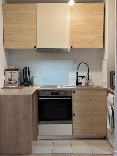 Photo de la galerie de l'établissement Cozy studio between Paris and CDG, au Bourget