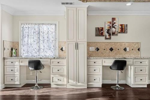 Φωτογραφία από το άλμπουμ του Stunning House wt 6Br 5Bth SJ σε Σαν Χοσέ