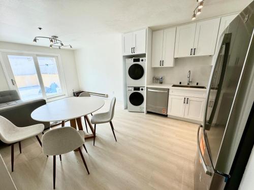 Η κουζίνα ή μικρή κουζίνα στο Bright Modern 2BR Apt in SF