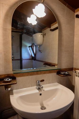 a white sink in a bathroom with a mirror at Agriturismo Baglio San Pietro in Nicosia