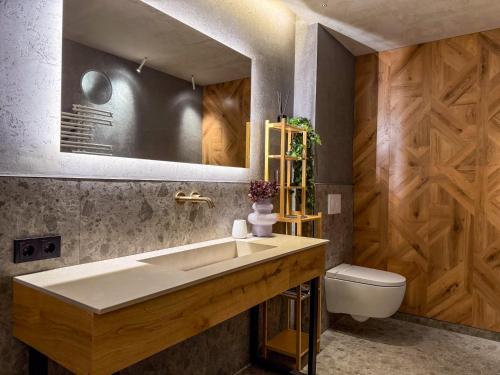 Koupelna v ubytování zum Senner Suites Zillertal