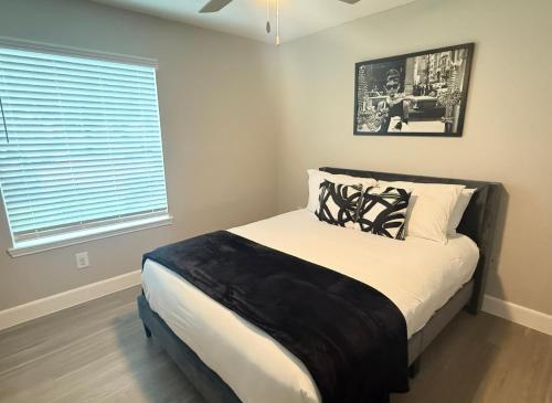 a bedroom with a bed in a room with a window at Apartment in Houston near NRG with Free Parking in Houston