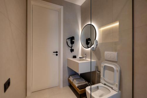 a bathroom with a sink and a mirror at Montis Agroturizëm Hotel Spa in Kaninë