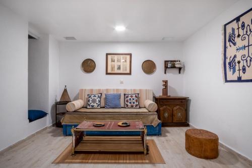 Cozy and Vintage-2Bedrooms 1.5Bathrooms-Malasaña