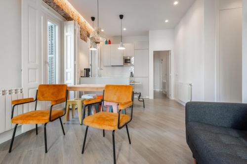 Centrally located bright -4Bedrooms 3Baths- Sol