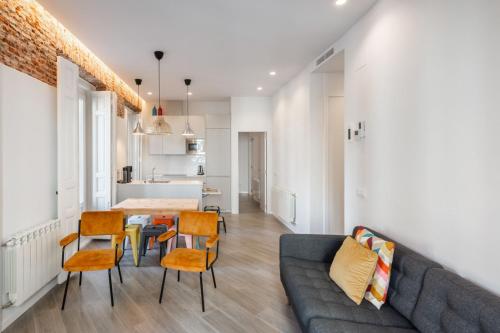 Centrally located bright -4Bedrooms 3Baths- Sol