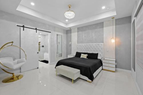 Postel nebo postele na pokoji v ubytování Luxury House in Cape Coral