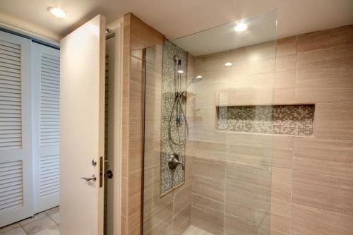 Et badeværelse på Whaler #1124 Ocean View