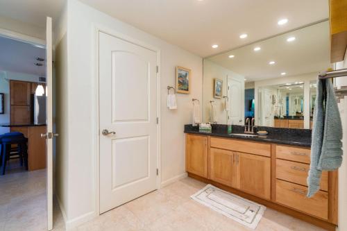 Køkken eller tekøkken på Maui Eldorado #H104 Garden View