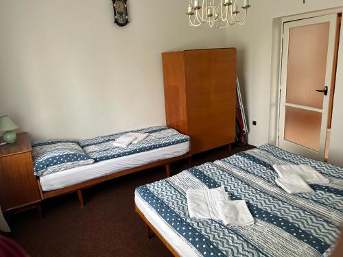 HlučínにあるU Ottmaraの部屋にツインベッド2台