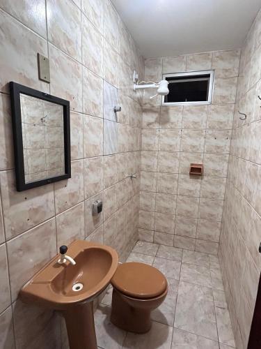 a bathroom with a sink and a toilet at Rochas - Suíte no Centro de Viçosa do Ceará in Viçosa do Ceará
