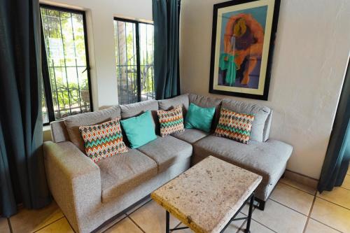 Zona de estar de Enjoy AC in Our Guest Room at Inn Ajijic