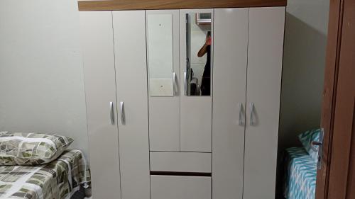 Ένα ή περισσότερα κρεβάτια σε δωμάτιο στο Apartamento Completo e Centralizado 4