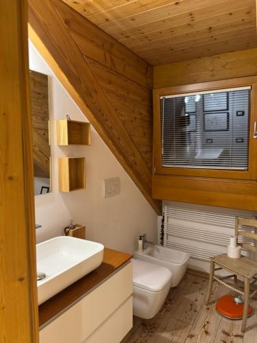 Phòng tắm tại Esclusivo appartamento tra le Dolomiti