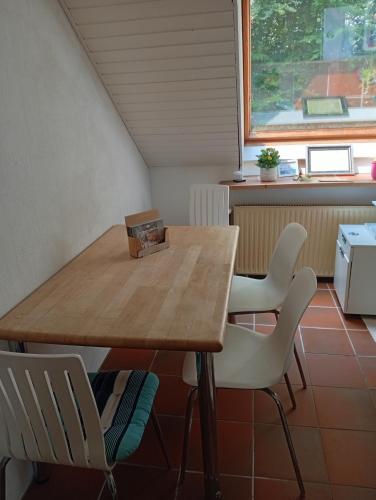 a dining room table with two chairs and a box on it at Homeland in Niederdorla