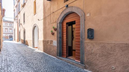 a building with a door on the side of a street at Book and Bed in Orvieto