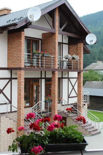 Gallery image of Villa Provans in Tatariv