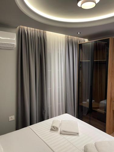 a bedroom with a bed and a large mirror at Stone Bazaar Villa in Krujë