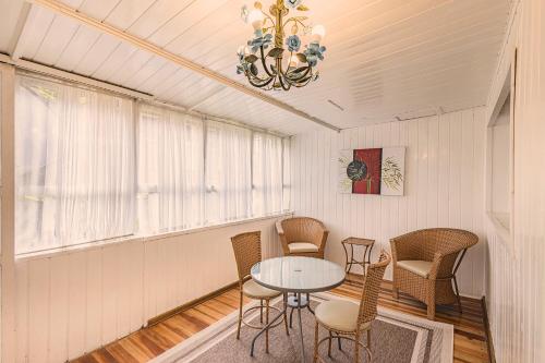 a room with a table and chairs and a chandelier at Kaliman Pousada Campos do Jordão in Campos do Jordão