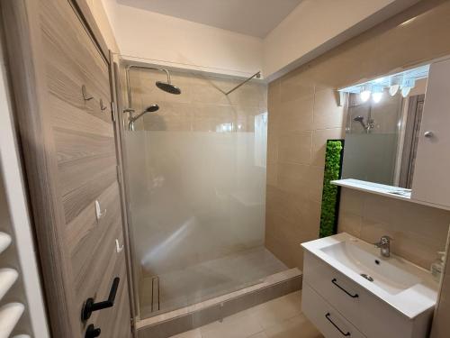 Ένα μπάνιο στο Apartament Summerland Crazy Beach Mamaia