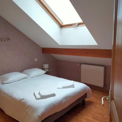 Photo de la galerie de l'établissement Appartement vue montagne-centre ville-2 chambres, à Gérardmer