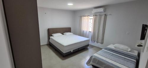 Giường trong phòng chung tại Casa confortável no Caranã