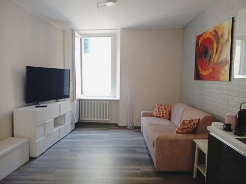 Μια τηλεόραση ή/και κέντρο ψυχαγωγίας στο Central beautiful flat a pochi passi dal lago