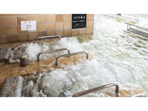 a large pool of water in a building at Ouka no sato La-Foret Shobara - Vacation STAY 35116v in Shōbara
