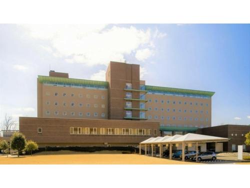 a large building with a parking lot in front of it at Ouka no sato La-Foret Shobara - Vacation STAY 35116v in Shōbara
