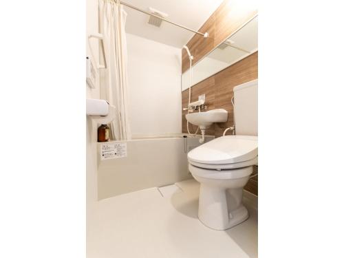 Phòng tắm tại Hotel Living Inn Kenchoumaeeki - Vacation STAY 02668v