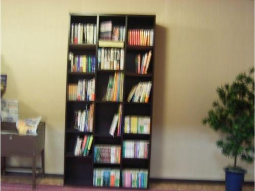 a book shelf full of books in a room at Hotel New Ohte - Vacation STAY 32396v in Hakodate