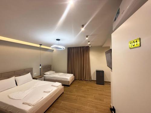 Gallery image of Kalpazo Hotel Tommy Durres in ((Bishtkamzë ))
