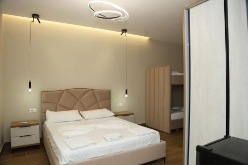 Gallery image of Kalpazo Hotel Tommy Durres in ((Bishtkamzë ))