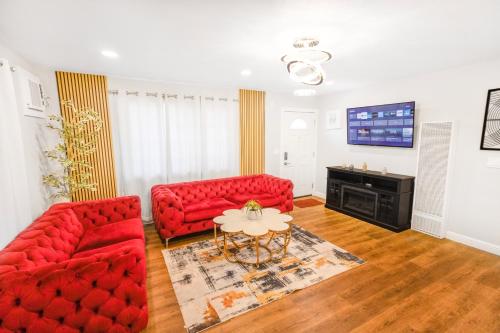Μια τηλεόραση ή/και κέντρο ψυχαγωγίας στο Exotic home 2bed 1bath by sdstay