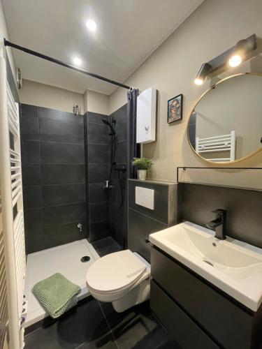 Koupelna v ubytování #1 Studioapartment mit Loreleyblick direkt an der schönsten Etappe des Rheinsteigs