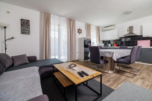 Kuchyň nebo kuchyňský kout v ubytování Apartments Tajci