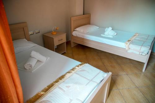 two beds in a small room with two beds sidx sidx sidx at Gega's Apartment in Gjirokastër