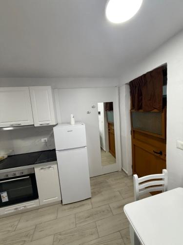 Cuina o zona de cuina de studio apartament Tirane