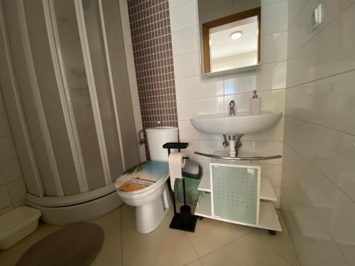 Ένα μπάνιο στο Apartment Ally