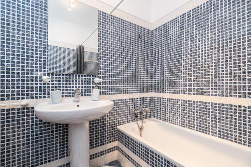 Ένα μπάνιο στο Apartamento Cabanas Centro