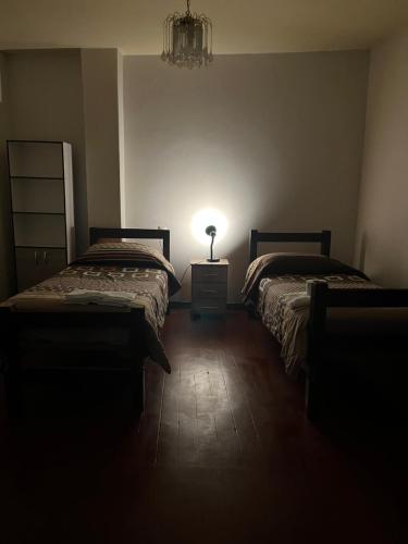Ένα ή περισσότερα κρεβάτια σε δωμάτιο στο Habitación doble, baño privado, 10 cuadras Plaza de Armas